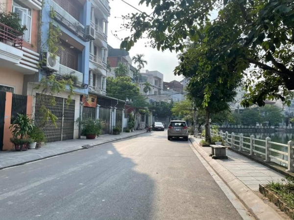 Bán nhà 5 tầng tặng nội thất tại Đường Bồ Đề, Phường Bồ Đề, Long Biên, Hà Nội